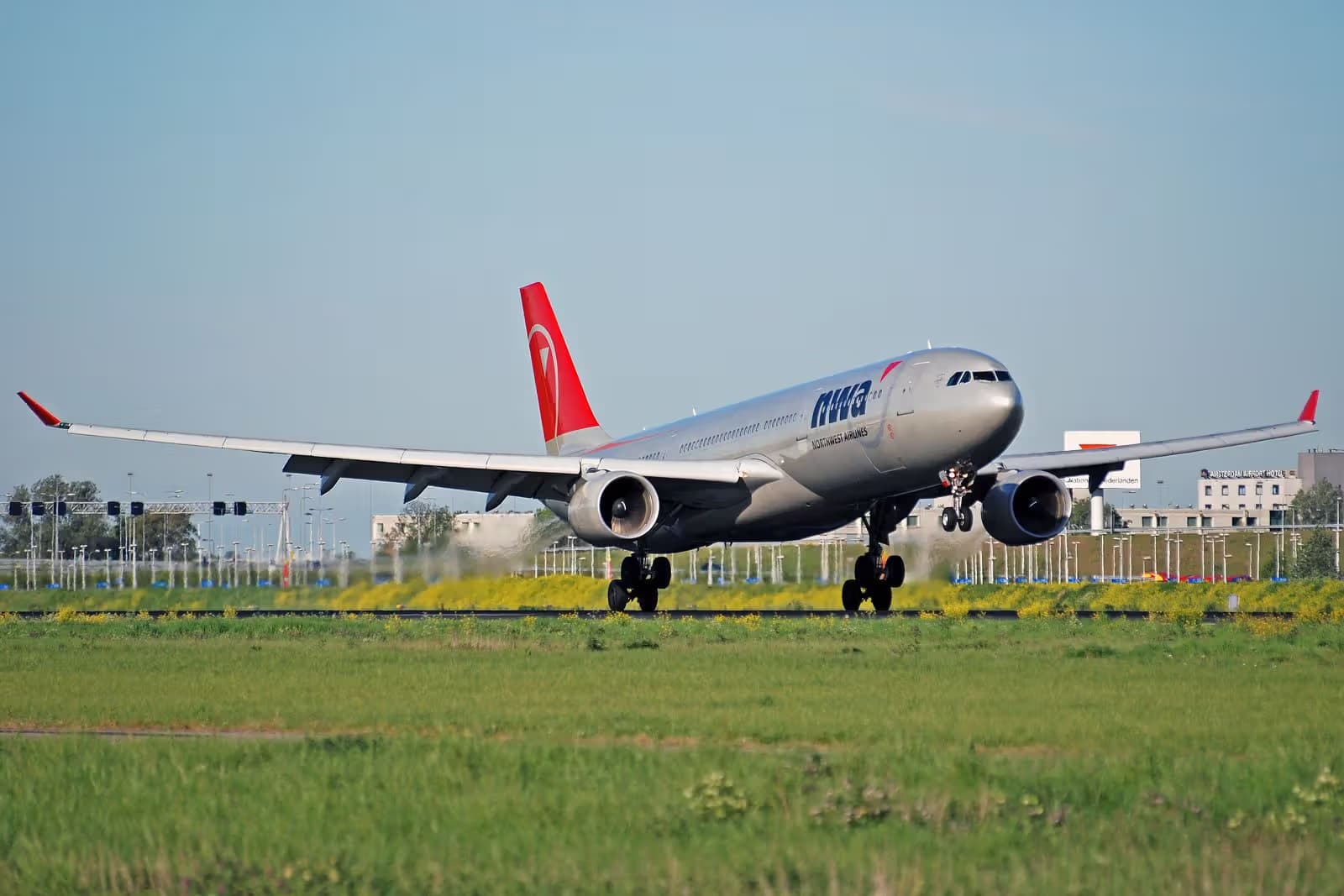 N802NW — Airbus