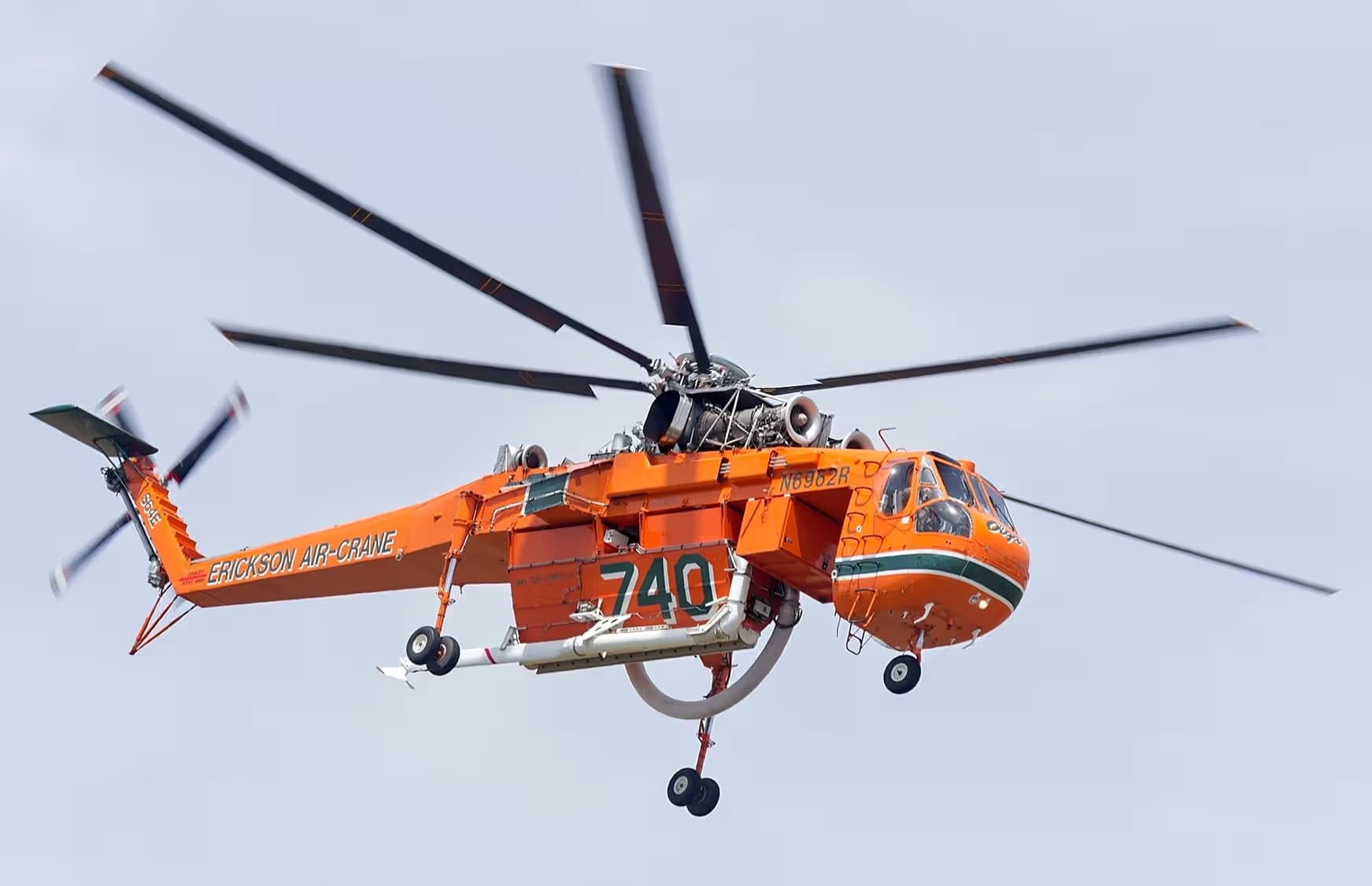 N6962R — Helicopter at Wagga Wagga Airport