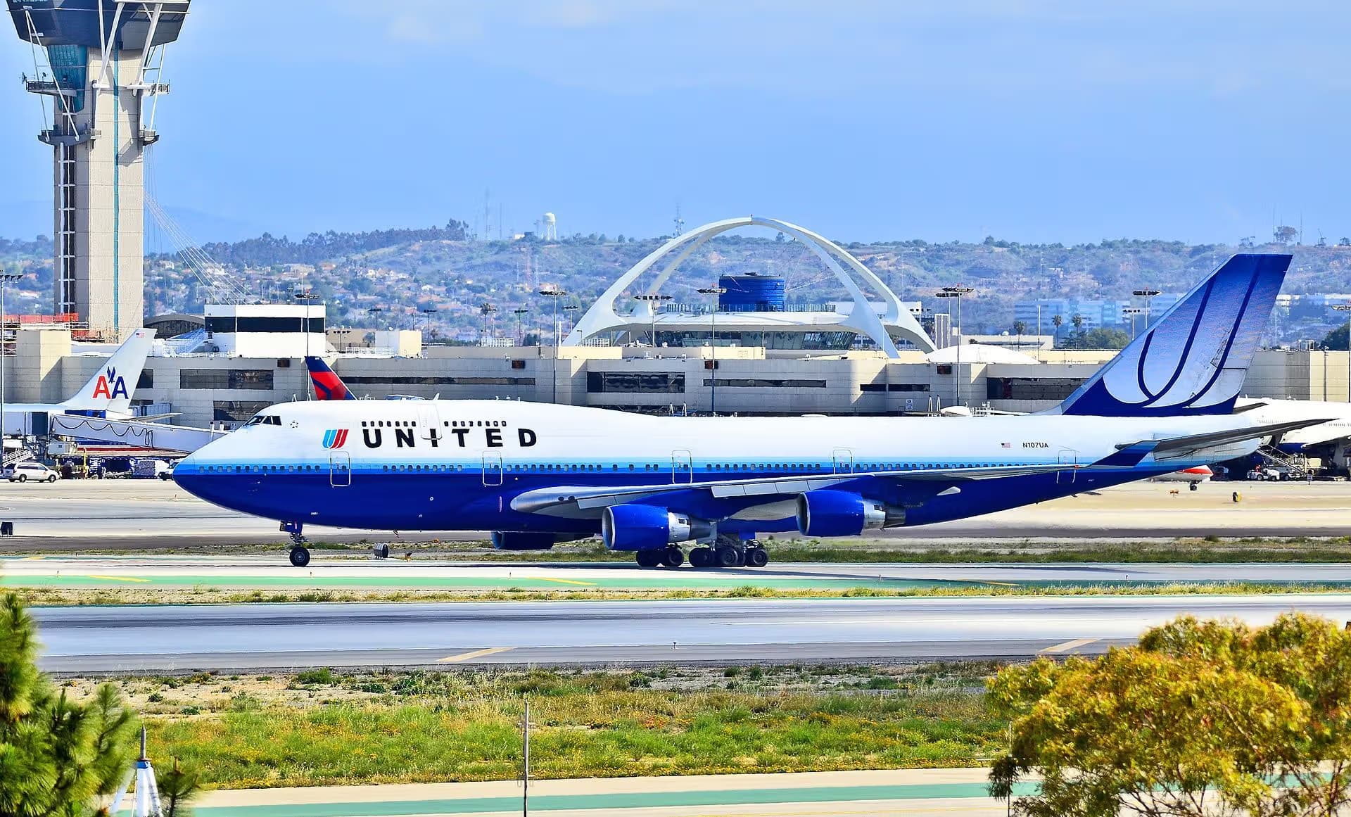 N107UA — Boeing