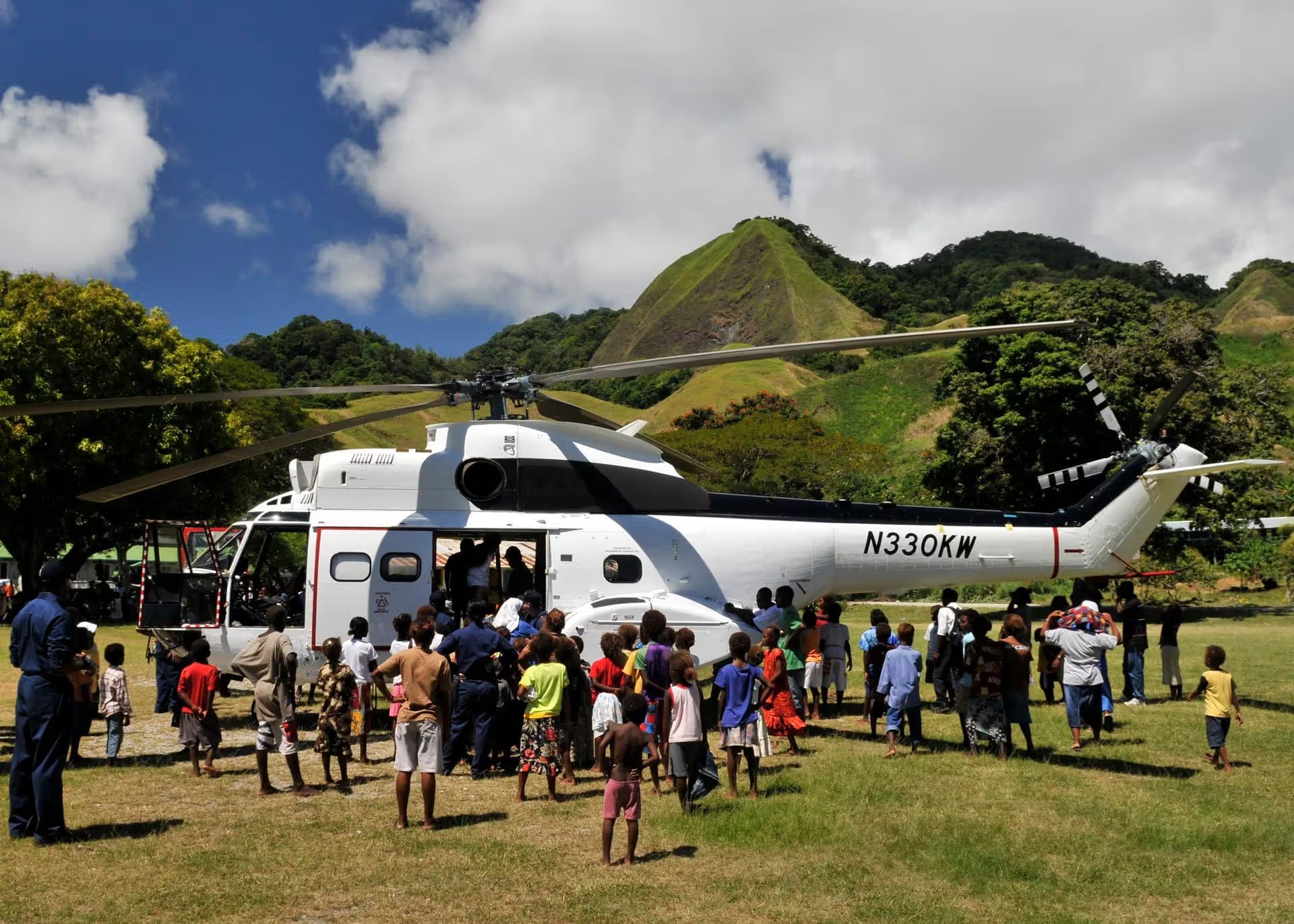 N330KW — Helicopter