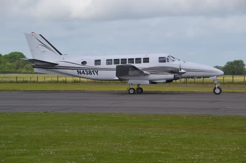 N4381Y — Twin-engine aircraft