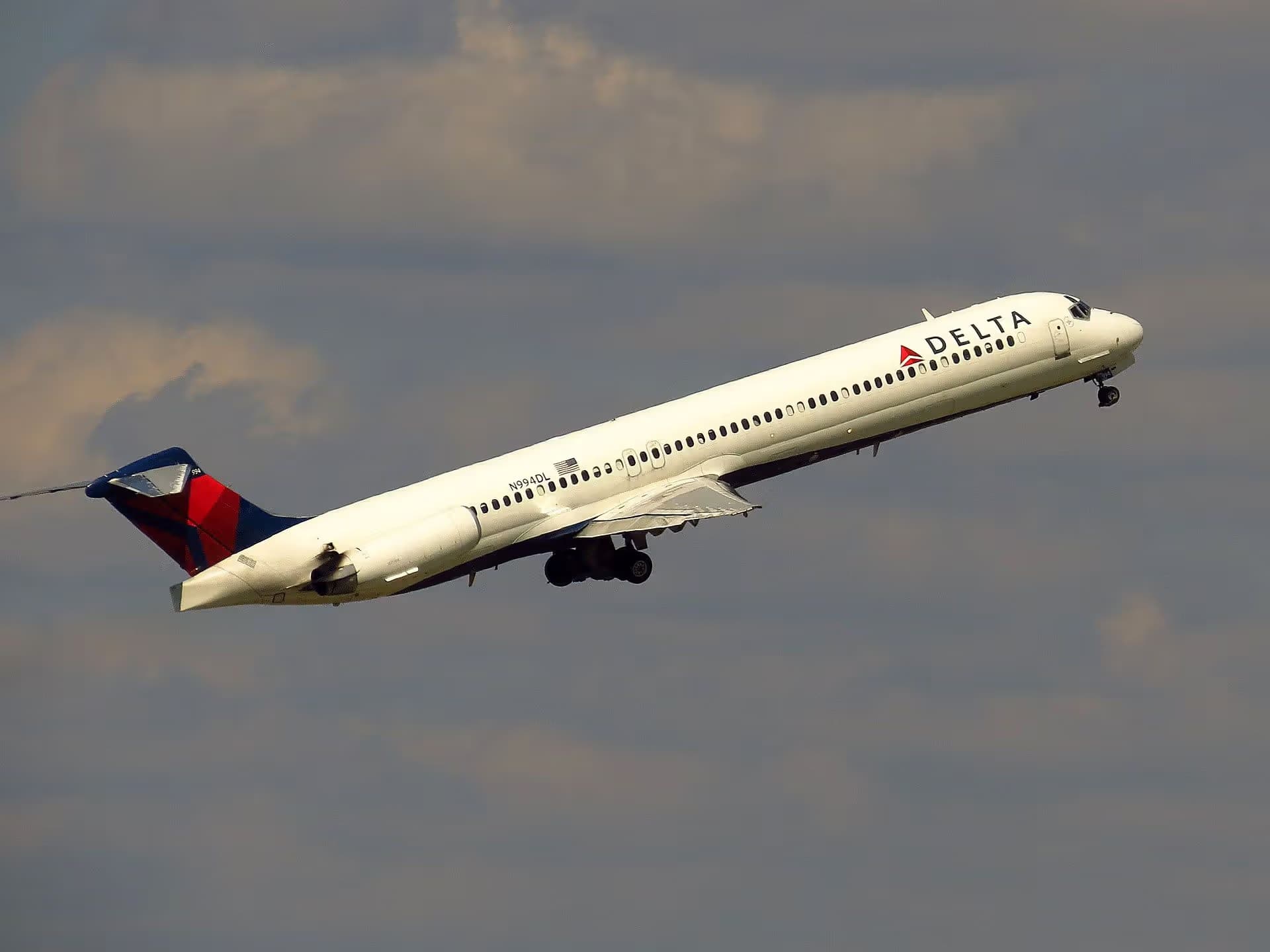 N994DL — Twin-engine aircraft