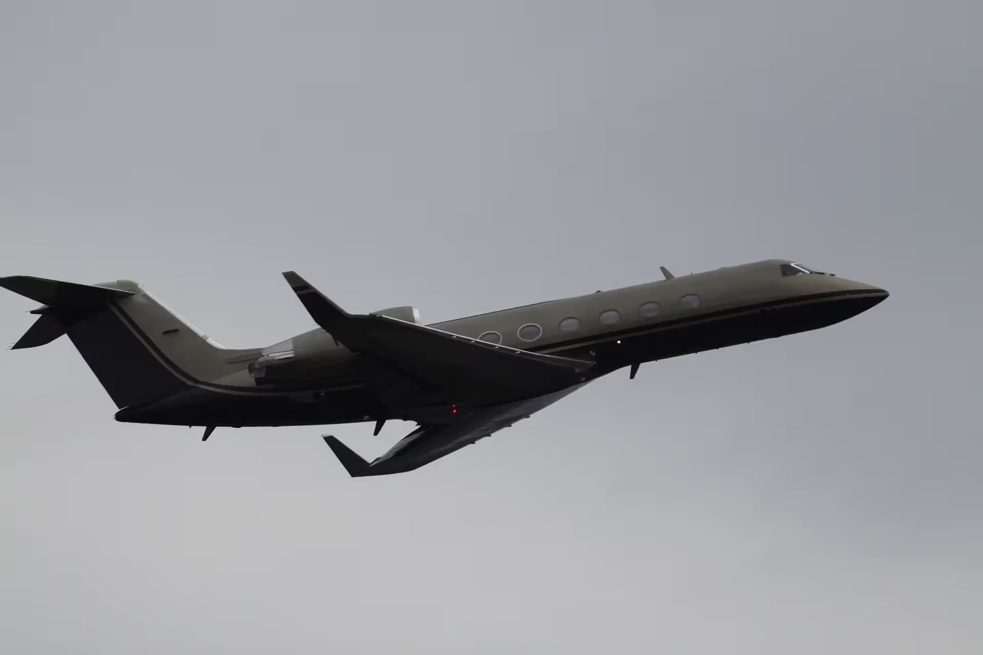 N7UF — Business jet
