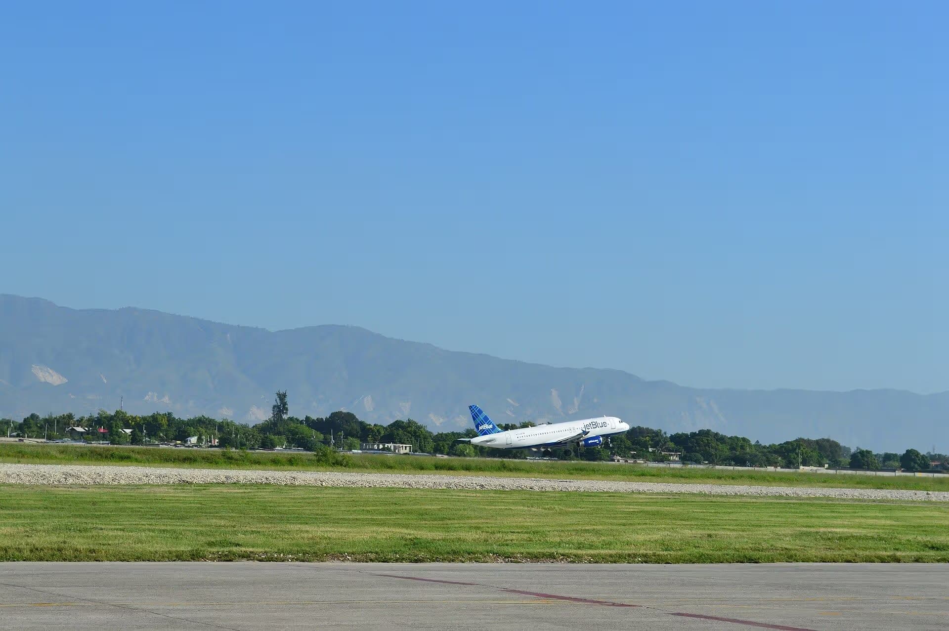 Unidentified — Aircraft at Toussaint Louverture International Airport
