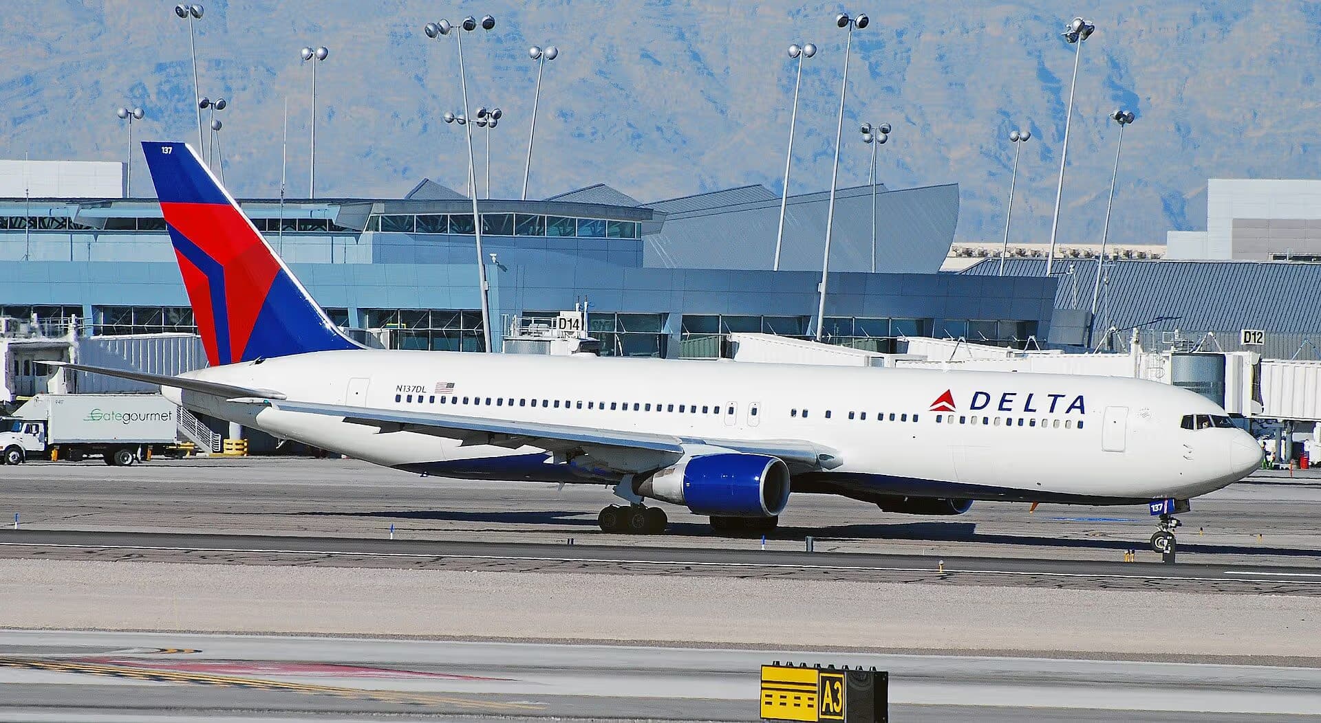 N137DL — Boeing