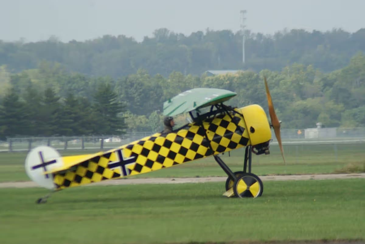 Unidentified — Single-engine aircraft