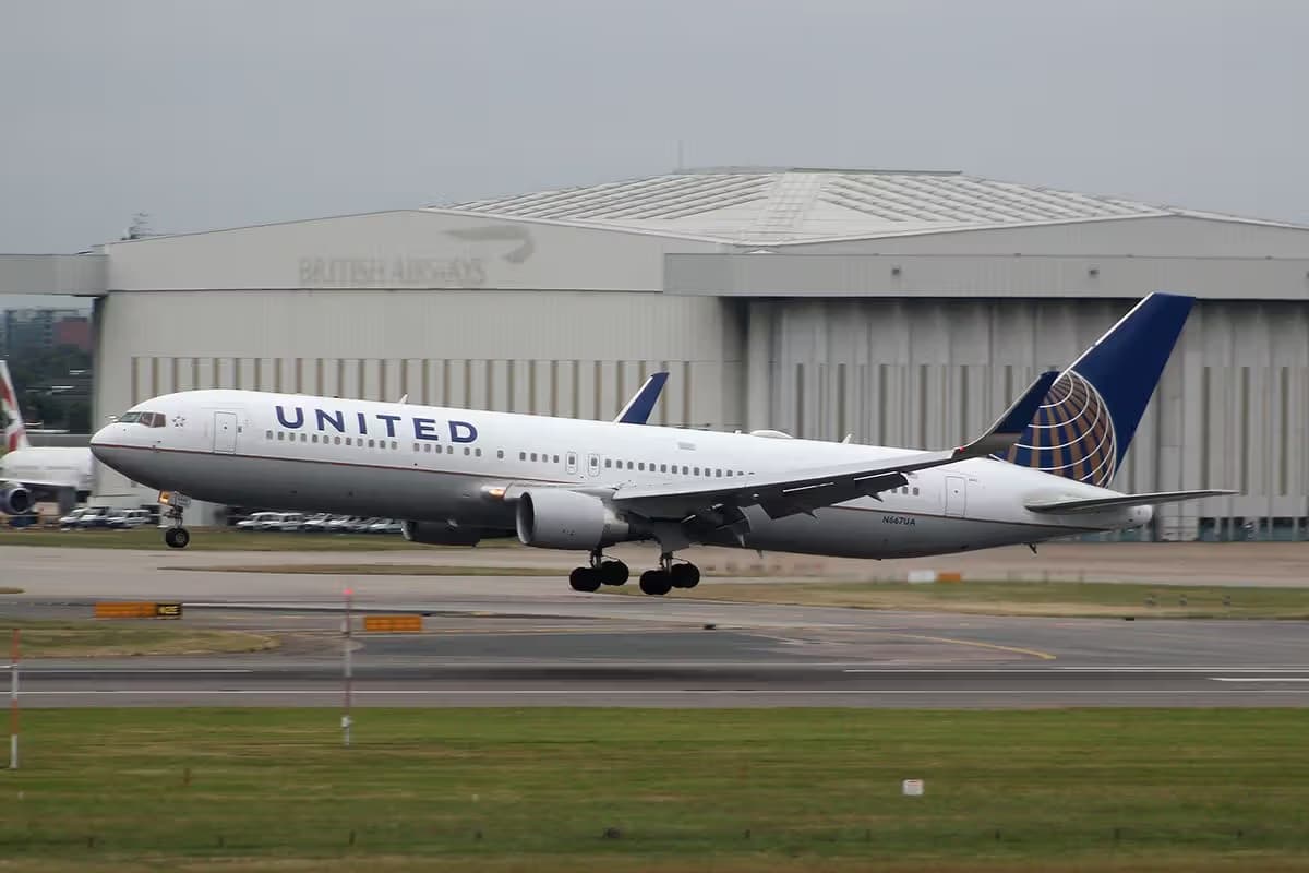 N667UA — Boeing