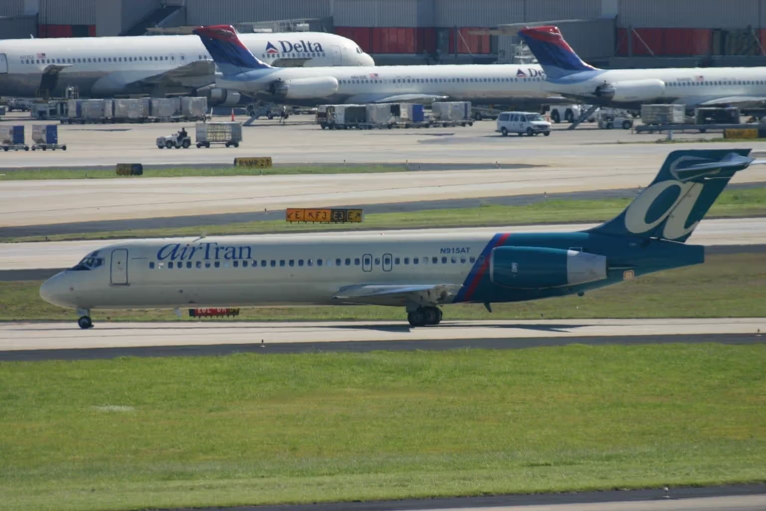 N915AT — Boeing