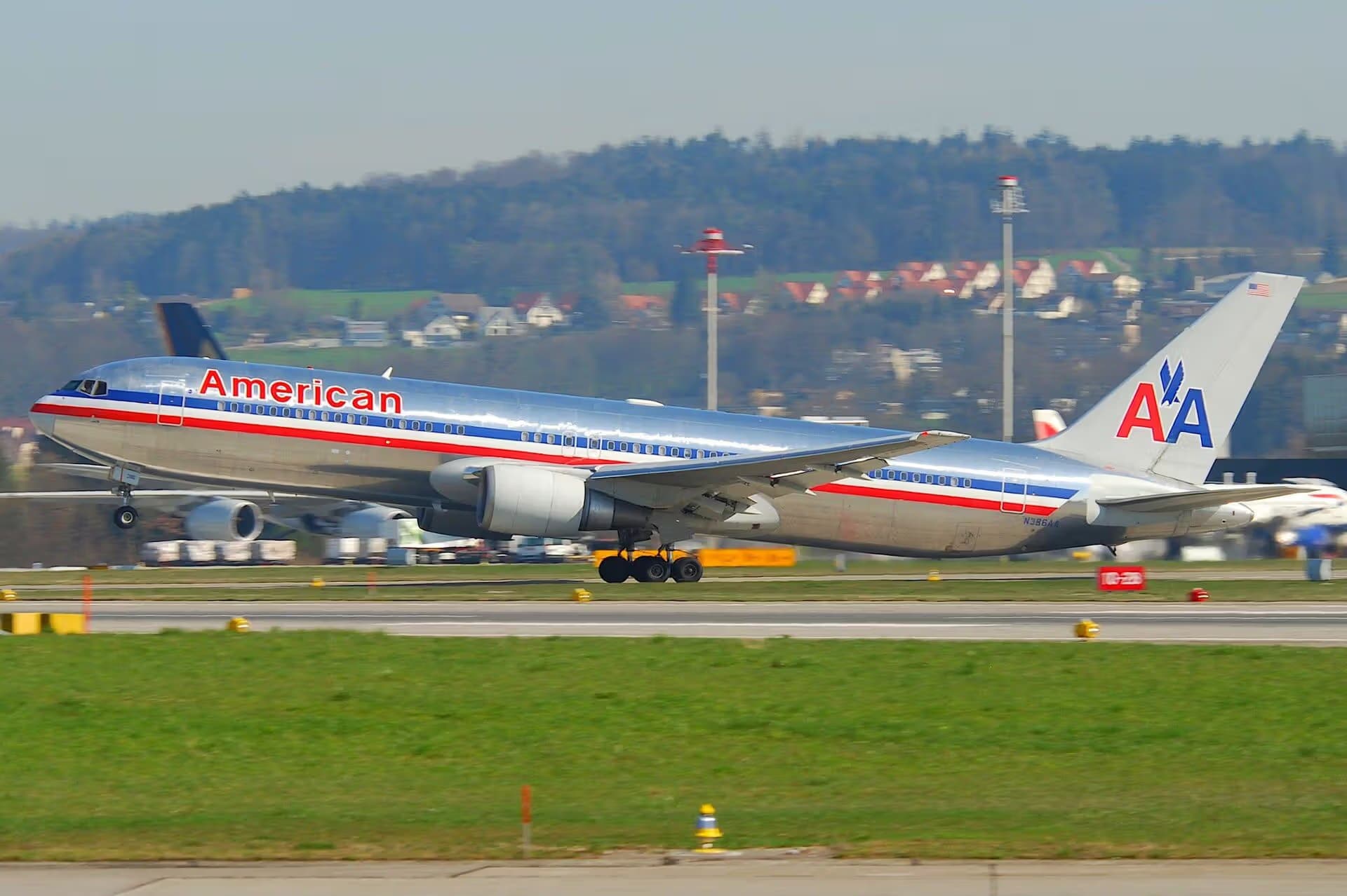 N386AA — Twin-engine aircraft