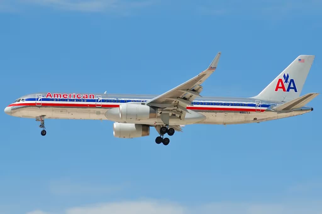 N662AA — Twin-engine aircraft