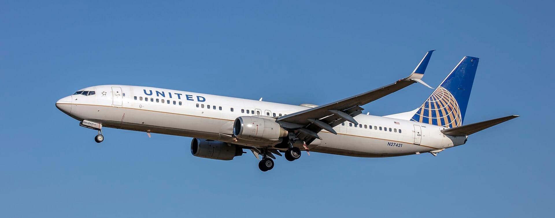 N27421 — Twin-engine aircraft