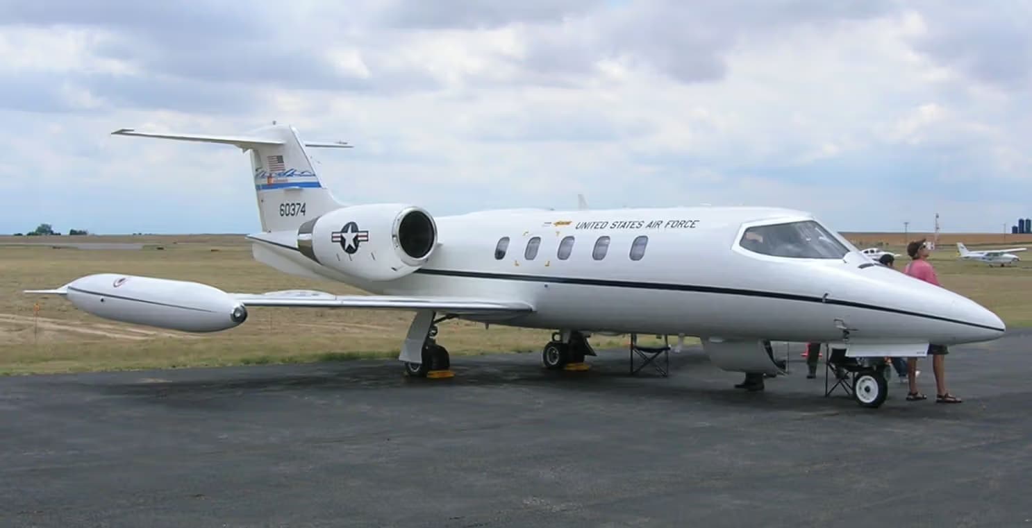 Unidentified — Business jet