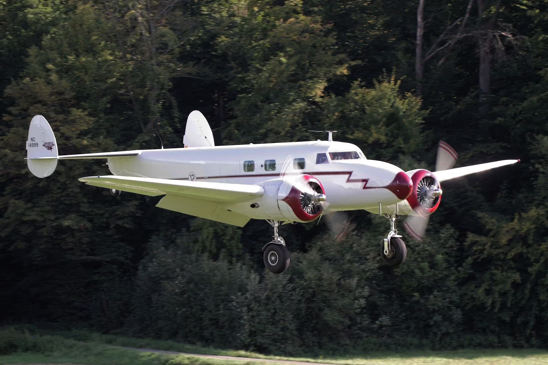 Unidentified — Twin-engine aircraft