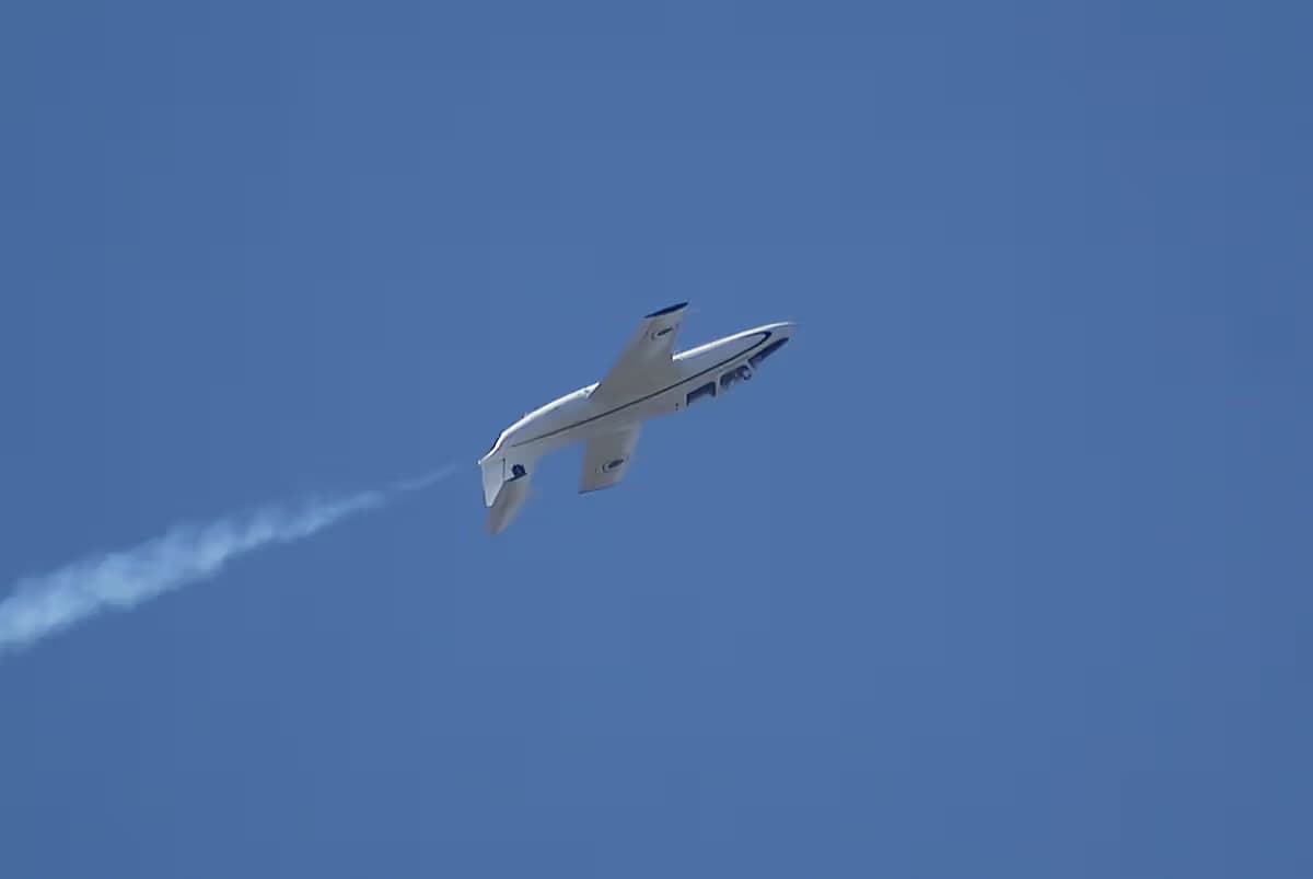 Unidentified — Business jet