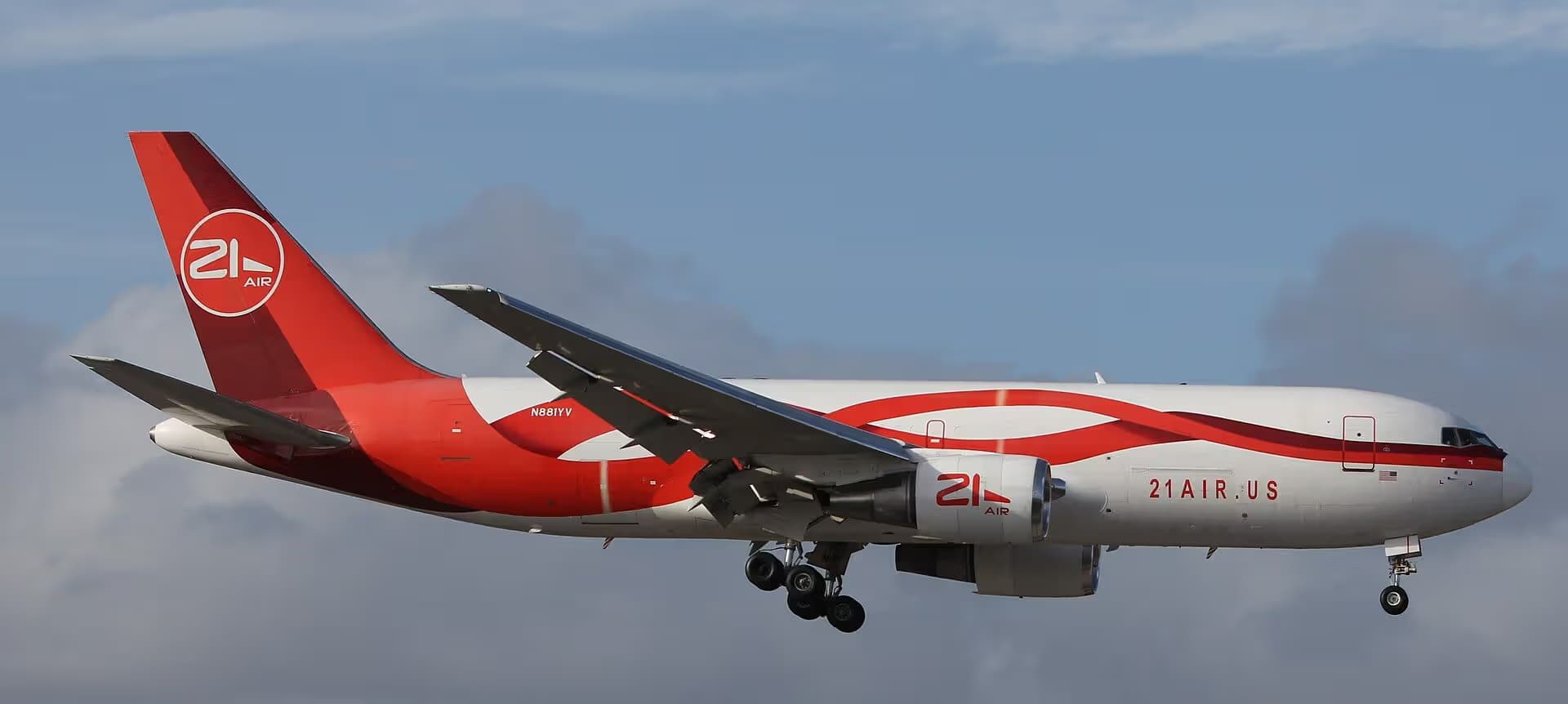 N881YV — Twin-engine aircraft