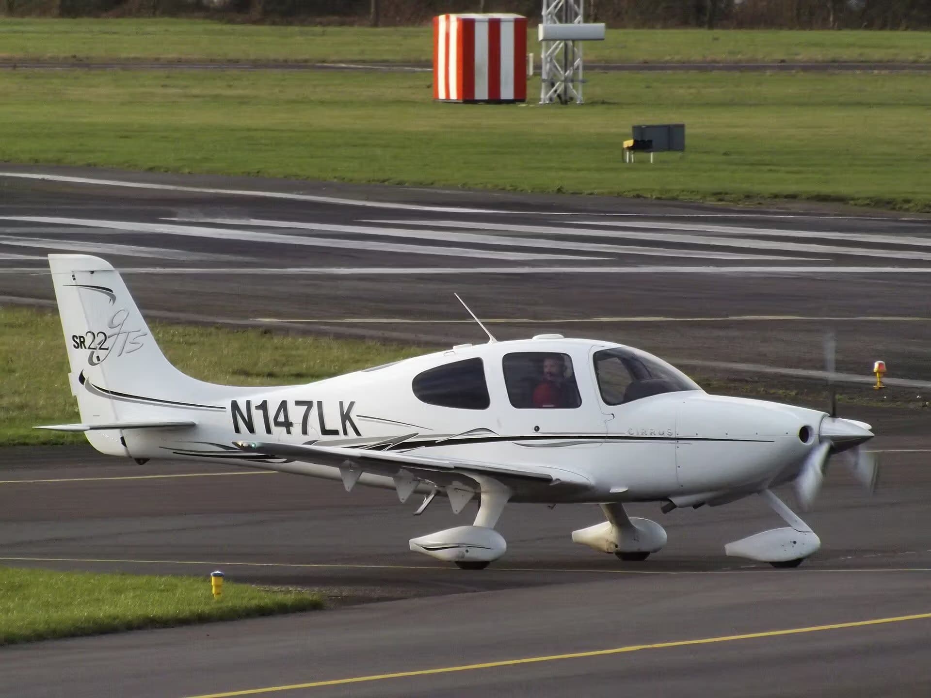 N147LK — Cirrus