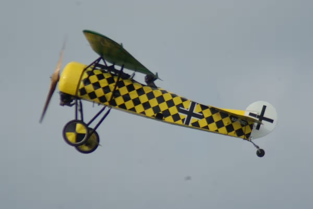 Unidentified — Single-engine aircraft