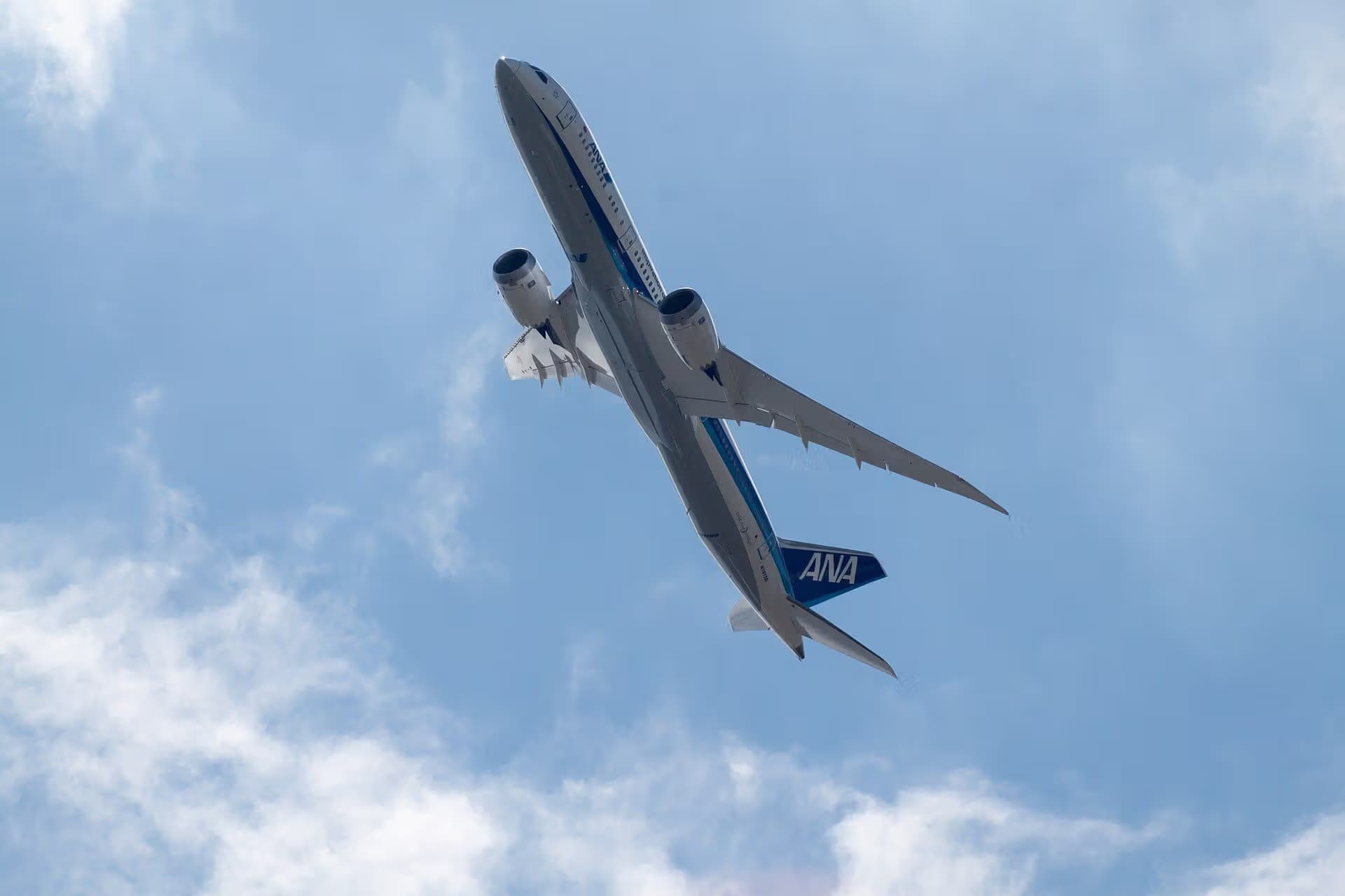 N1015B — Twin-engine aircraft