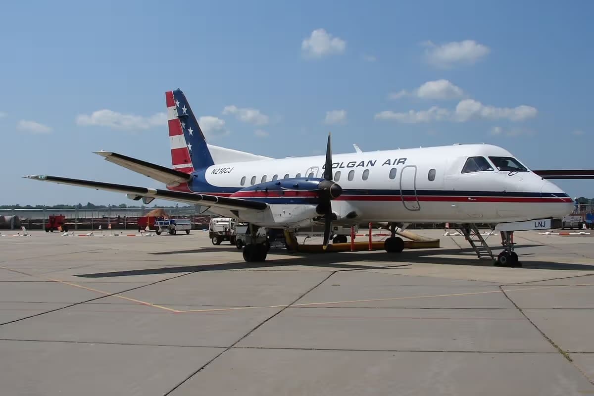 N210CJ — Twin-engine aircraft