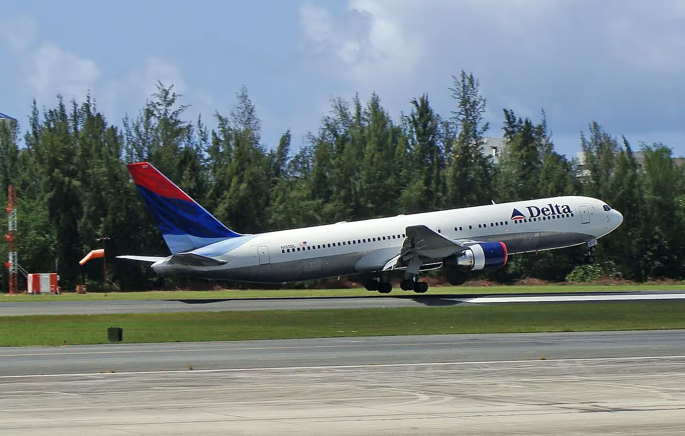 N137DL — Boeing