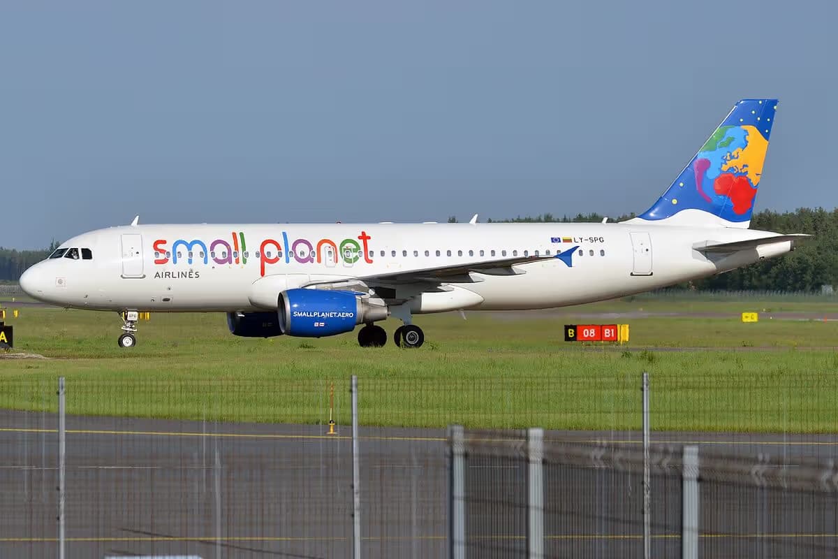 LY-SPG — Twin-engine aircraft