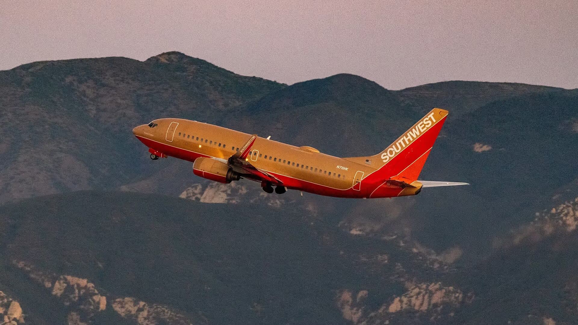 N711HK — Twin-engine aircraft