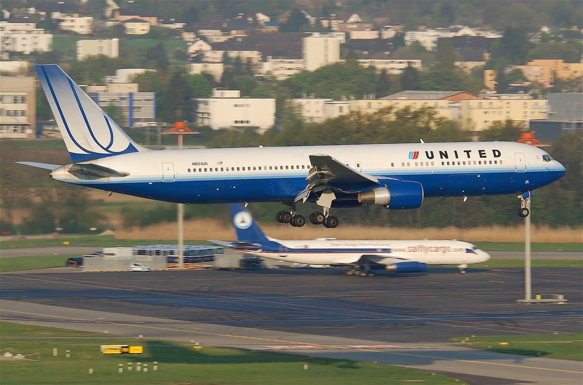 N651UA — Boeing