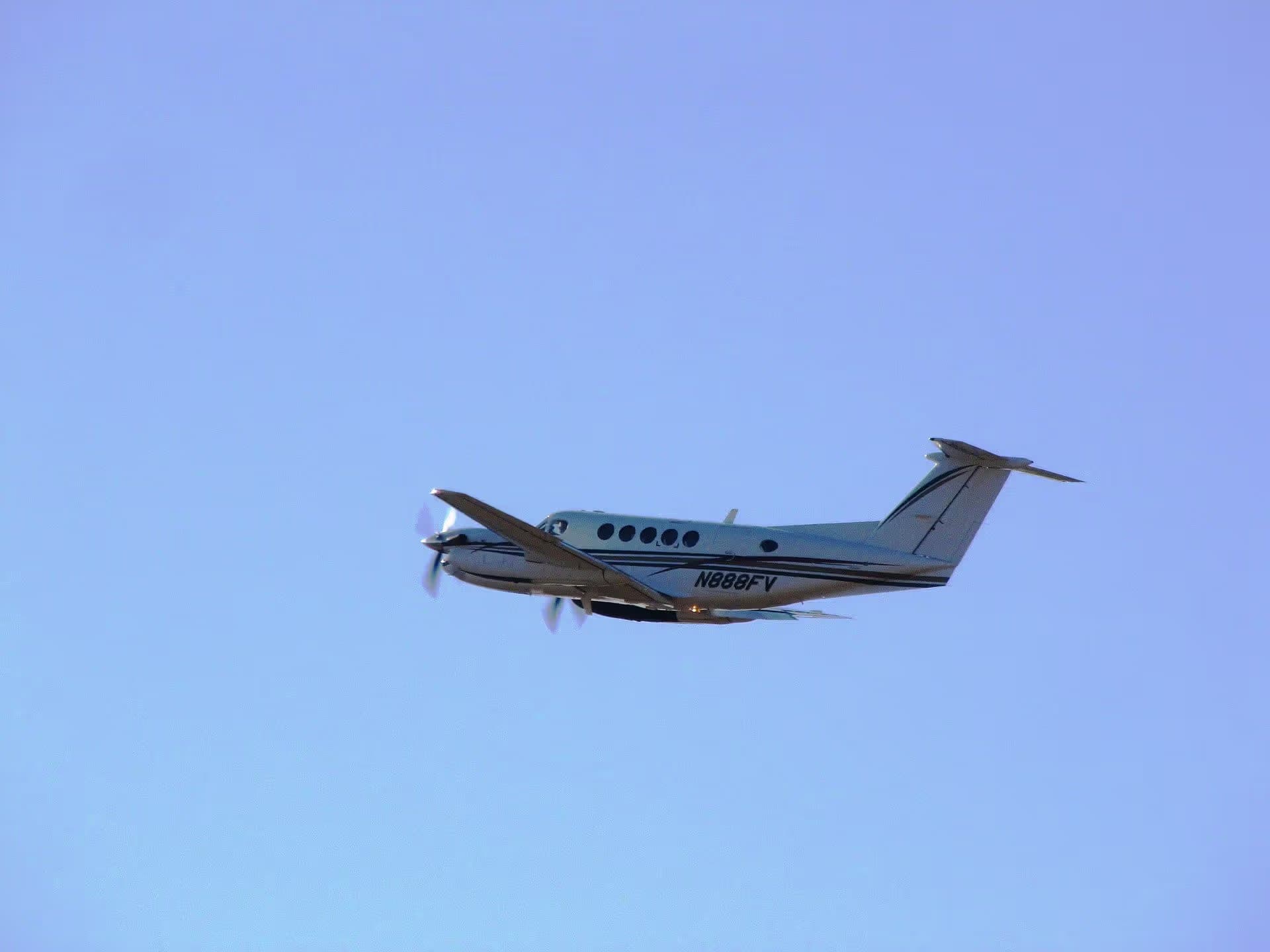 N888FV — Twin-engine aircraft