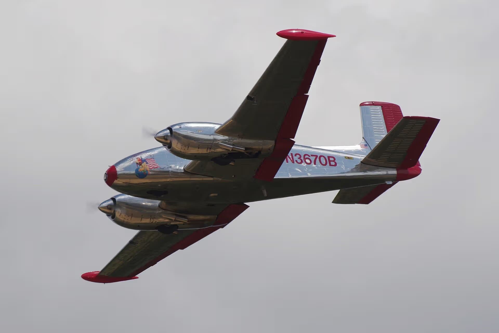 N3670B — Twin-engine aircraft