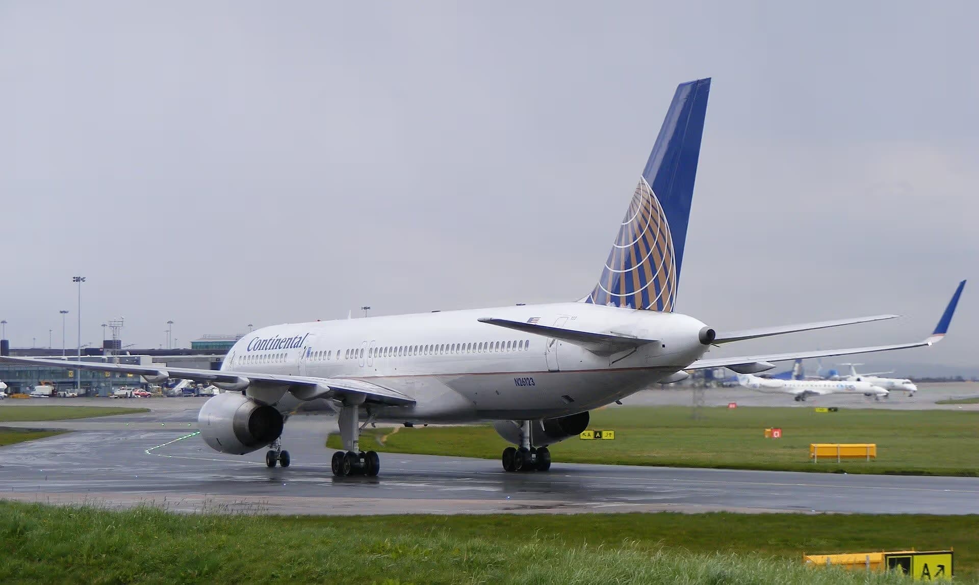 N26123 — Twin-engine aircraft