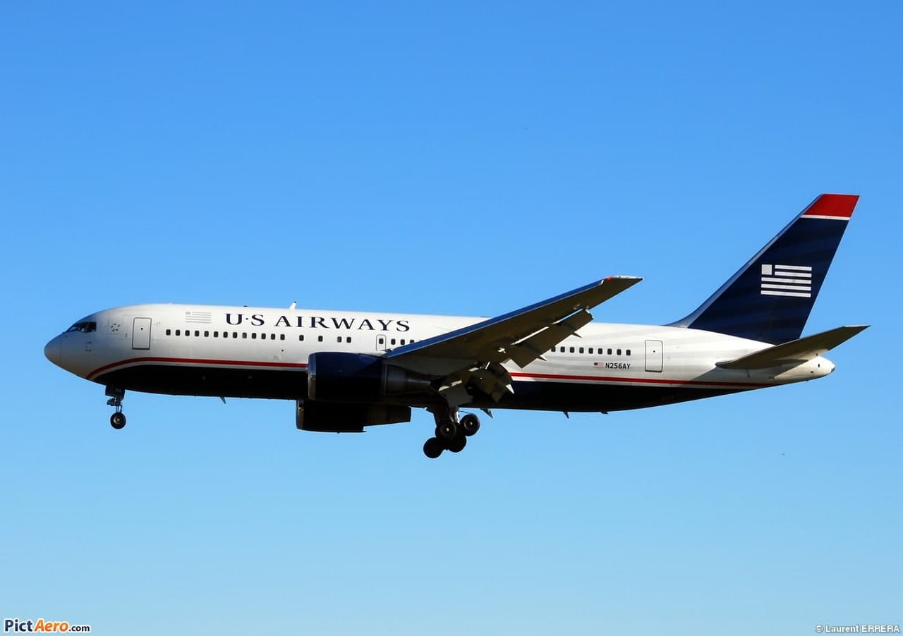 N256AY — Twin-engine aircraft