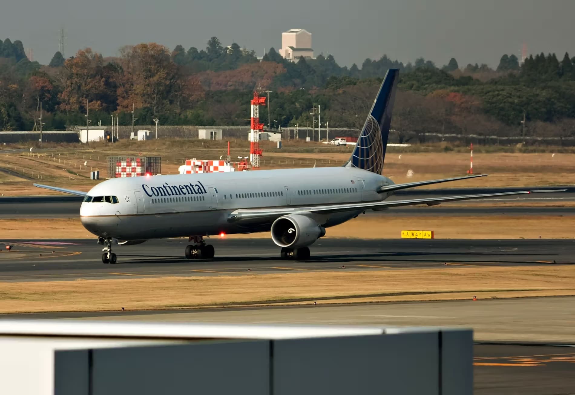 N76065 — Twin-engine aircraft