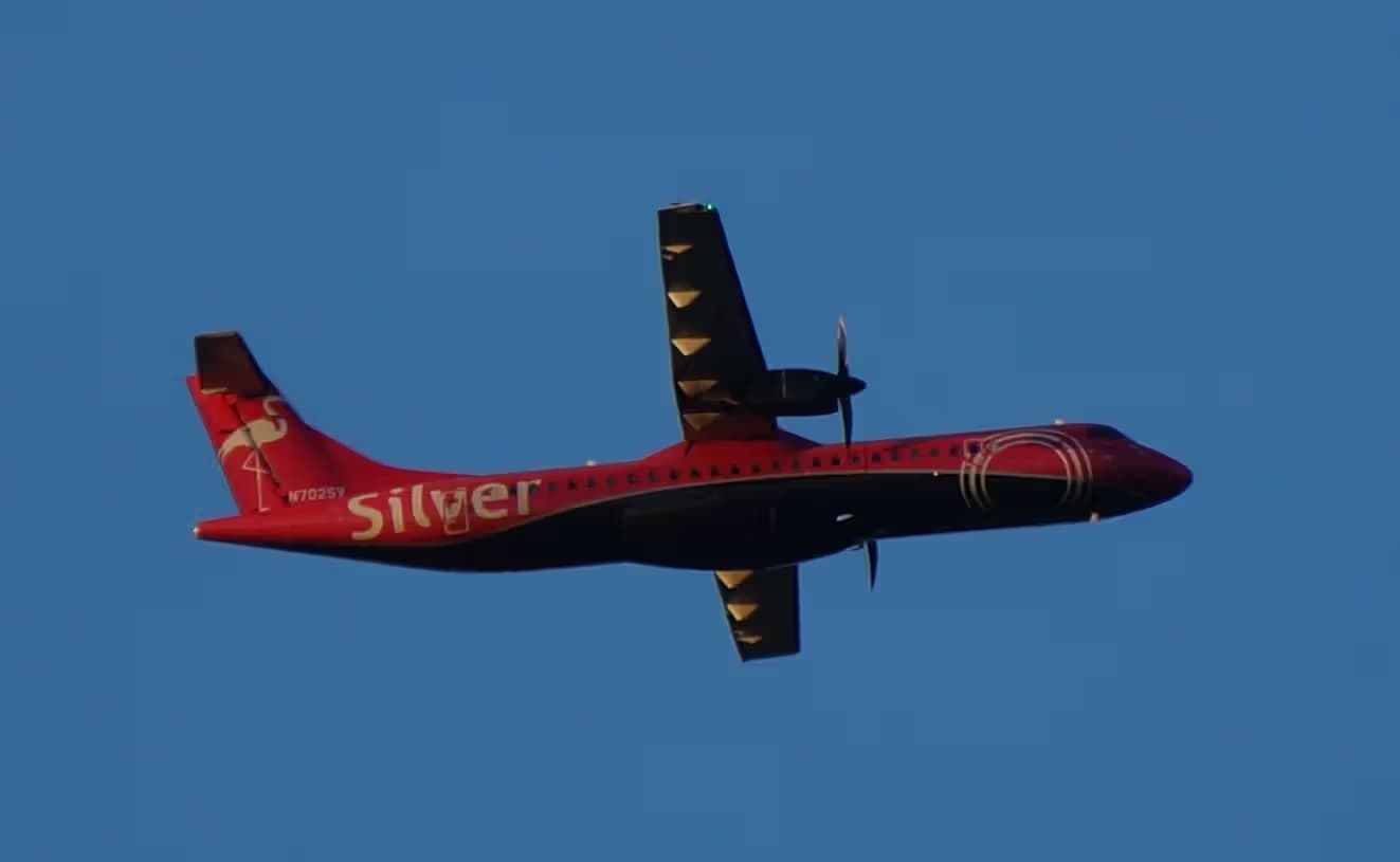 N702SV — Twin-engine aircraft