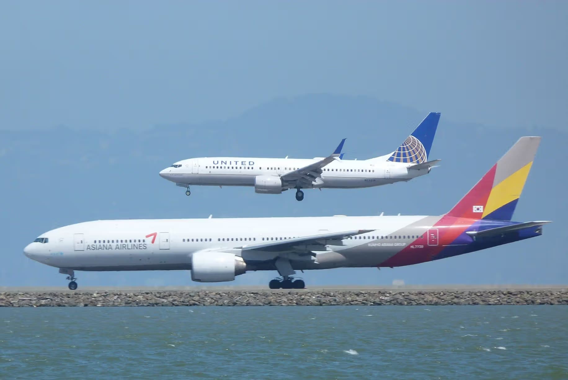 N77518 — Twin-engine aircraft