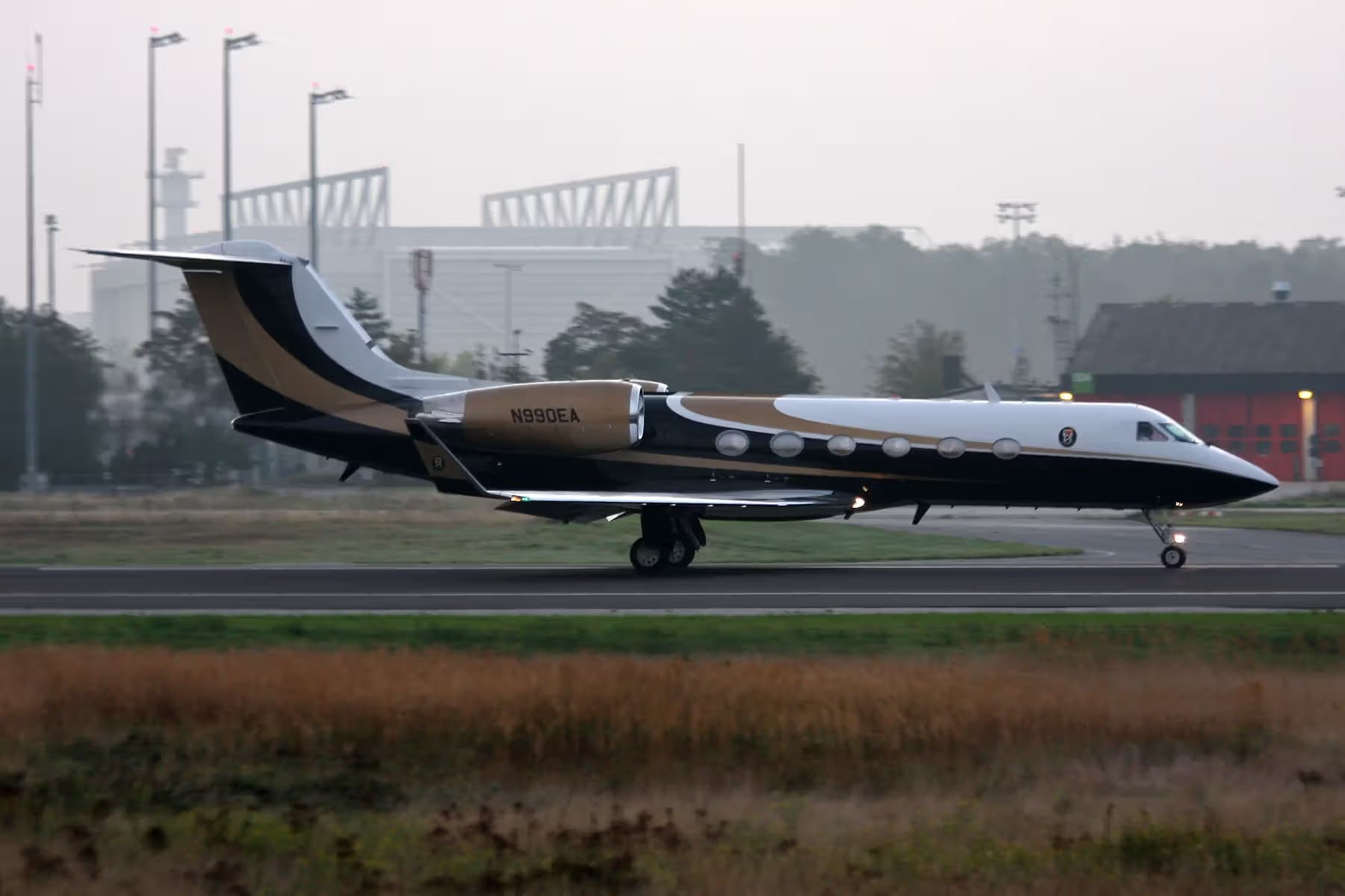 N990EA — Business jet
