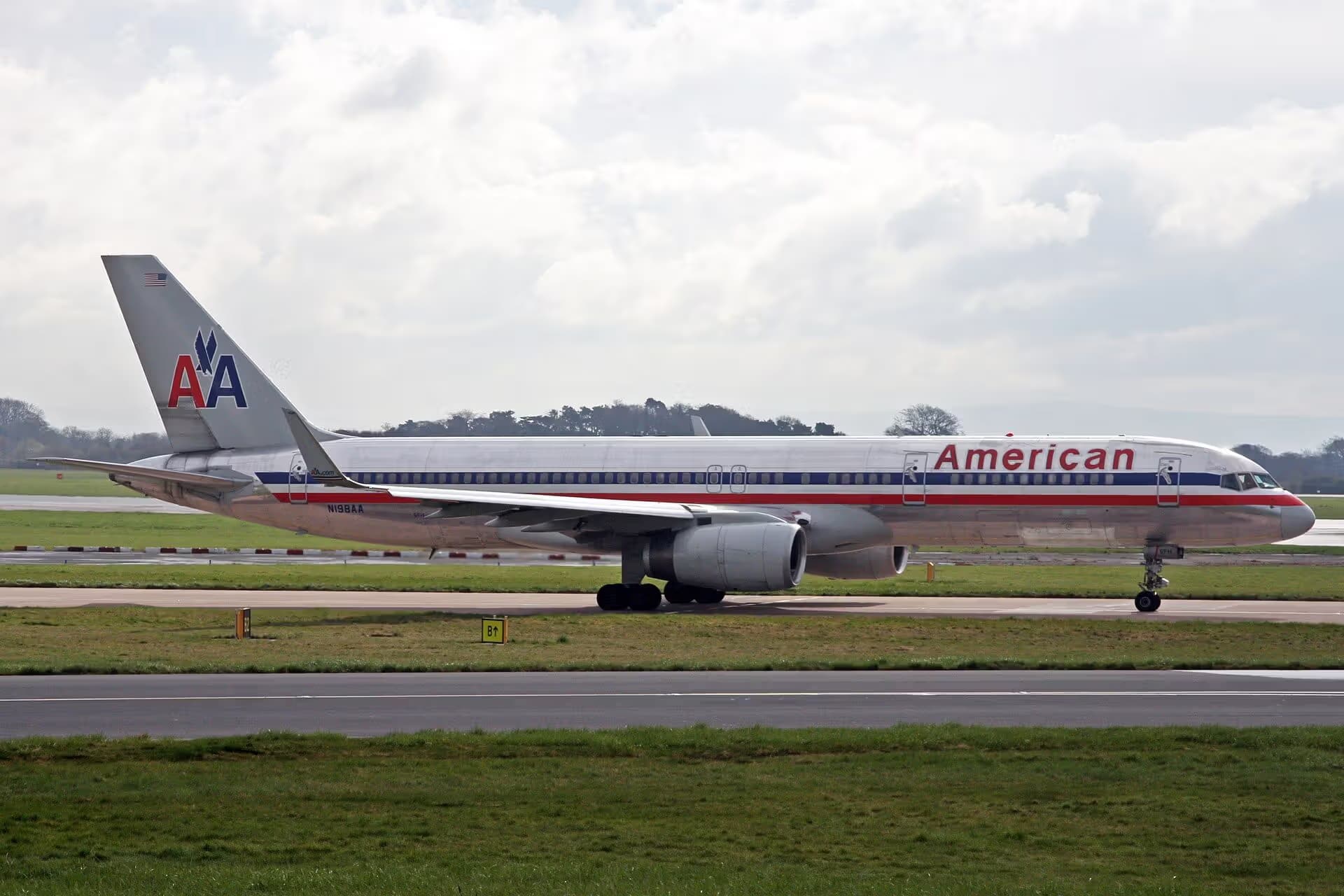N198AA — Twin-engine aircraft