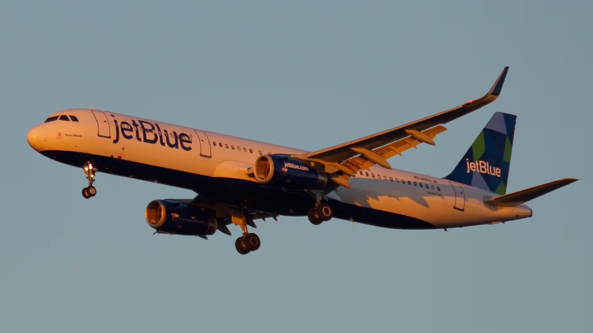 N952JB — Twin-engine aircraft