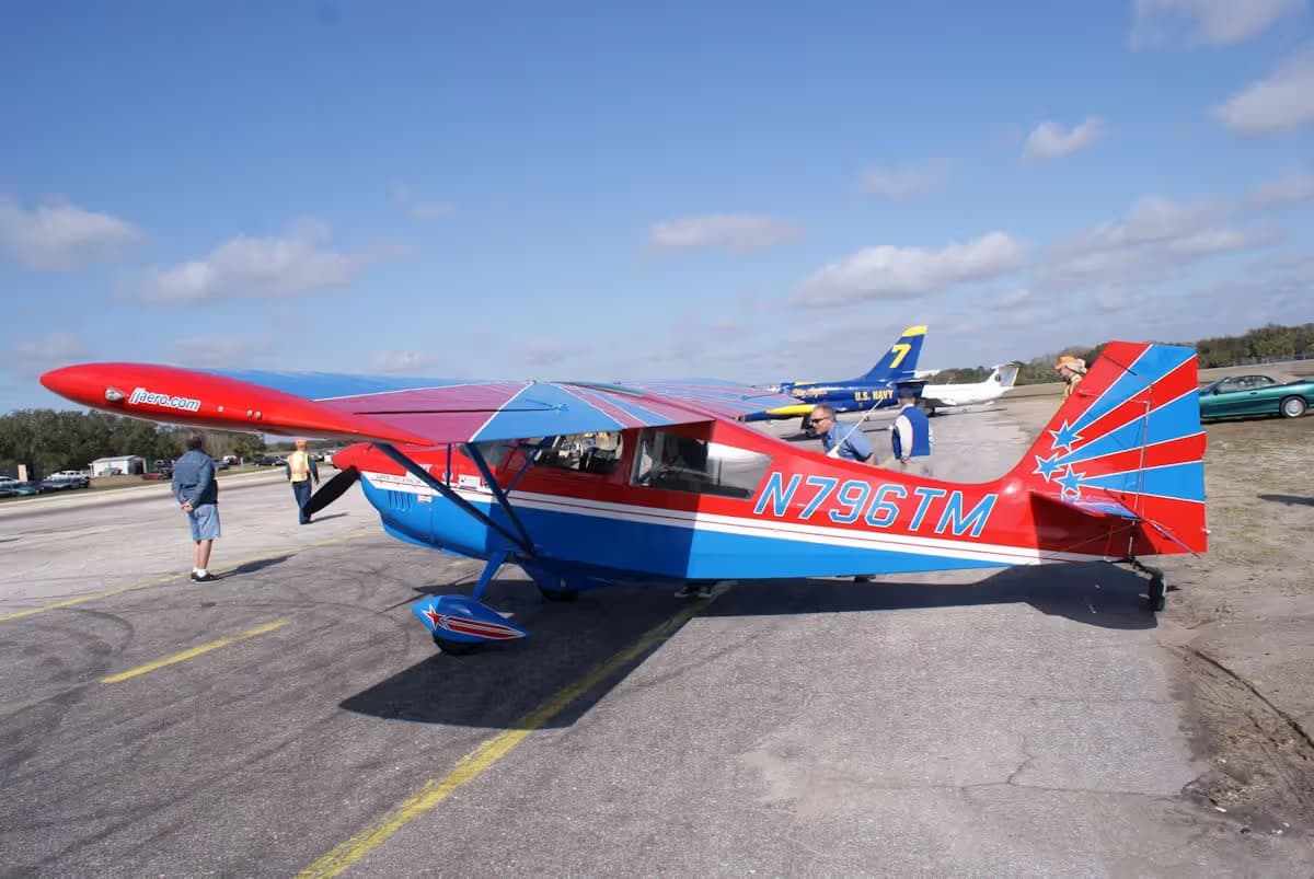 Unidentified — Single-engine aircraft