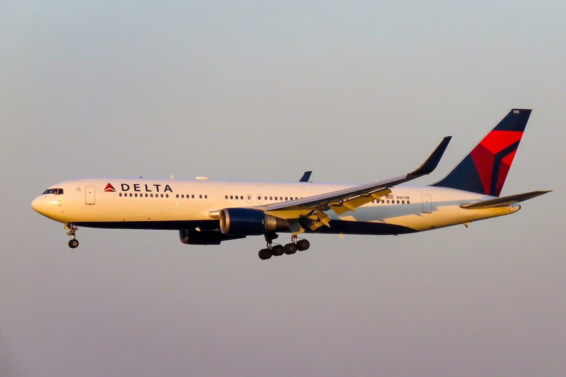 N1613B — Boeing