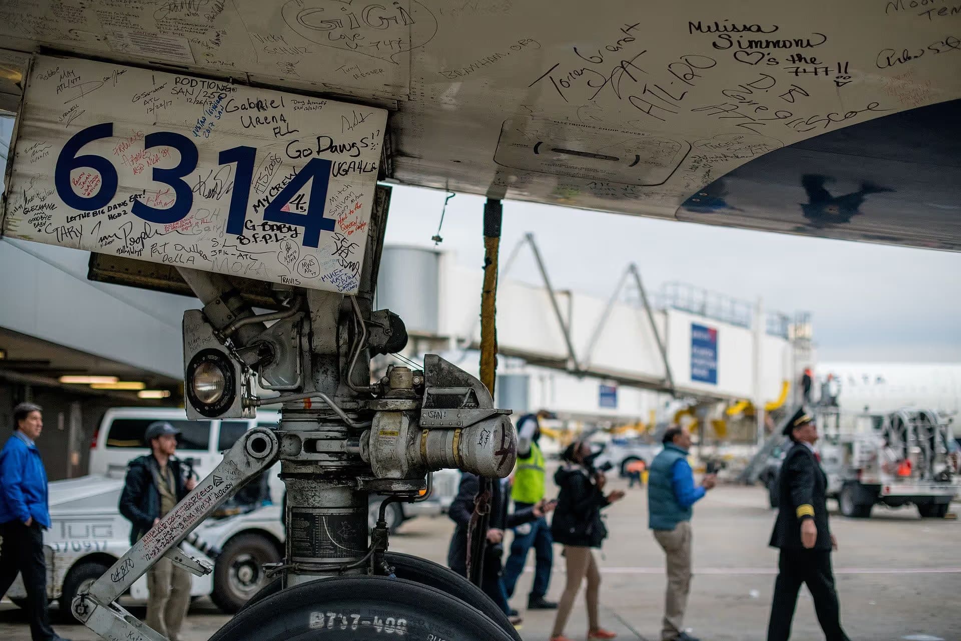 N674US — Aircraft