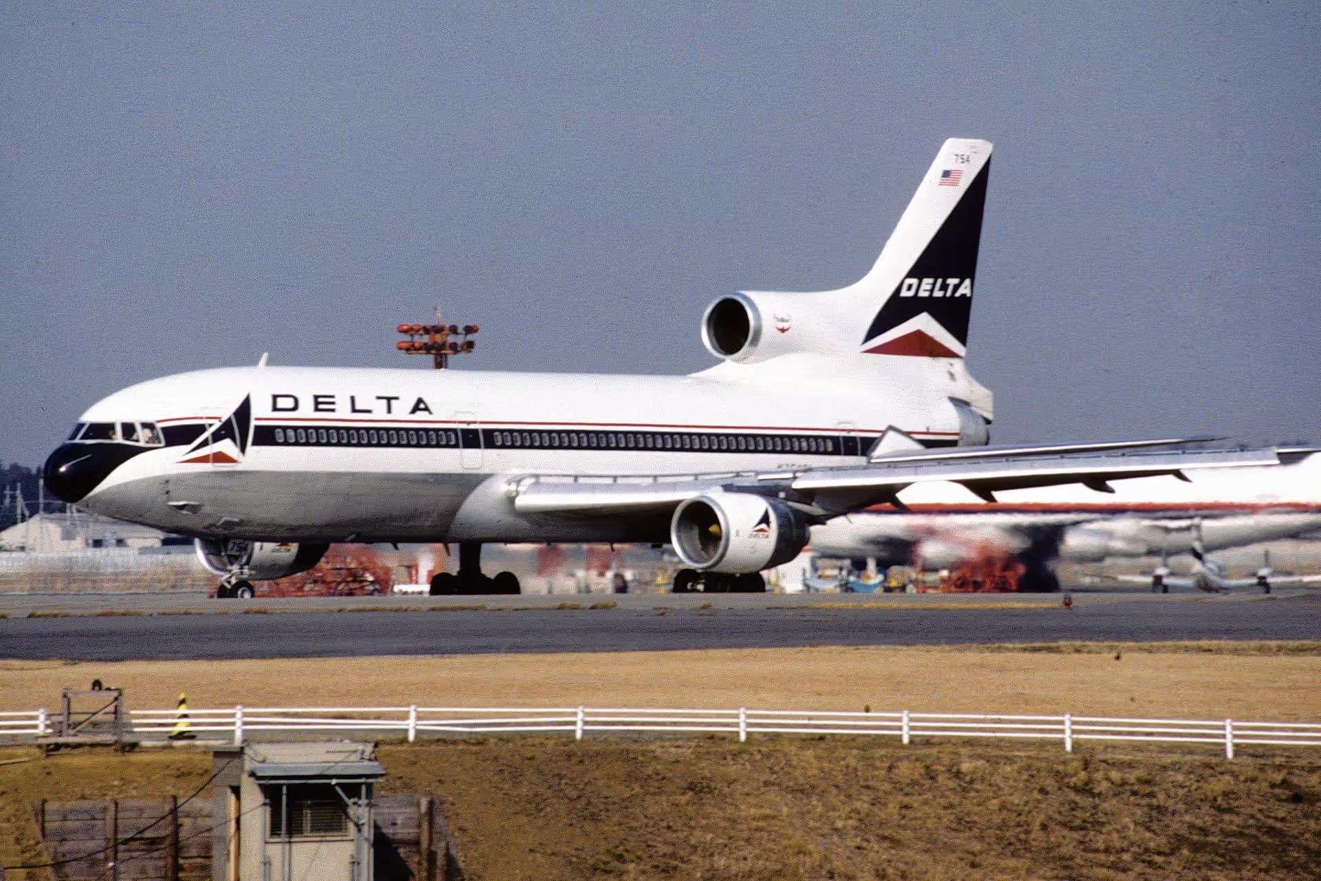 N754DL — Lockheed