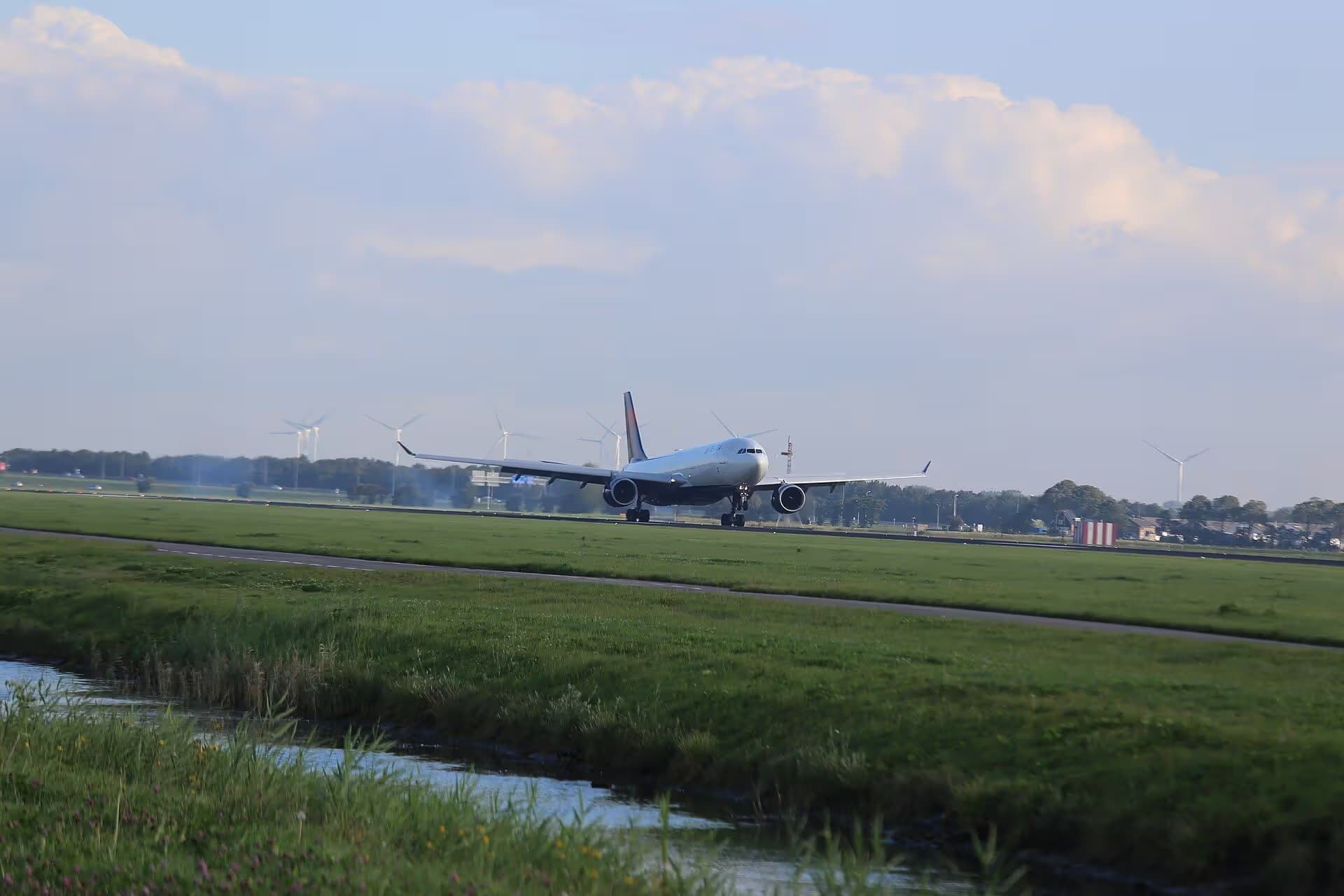 N812NW — Twin-engine aircraft