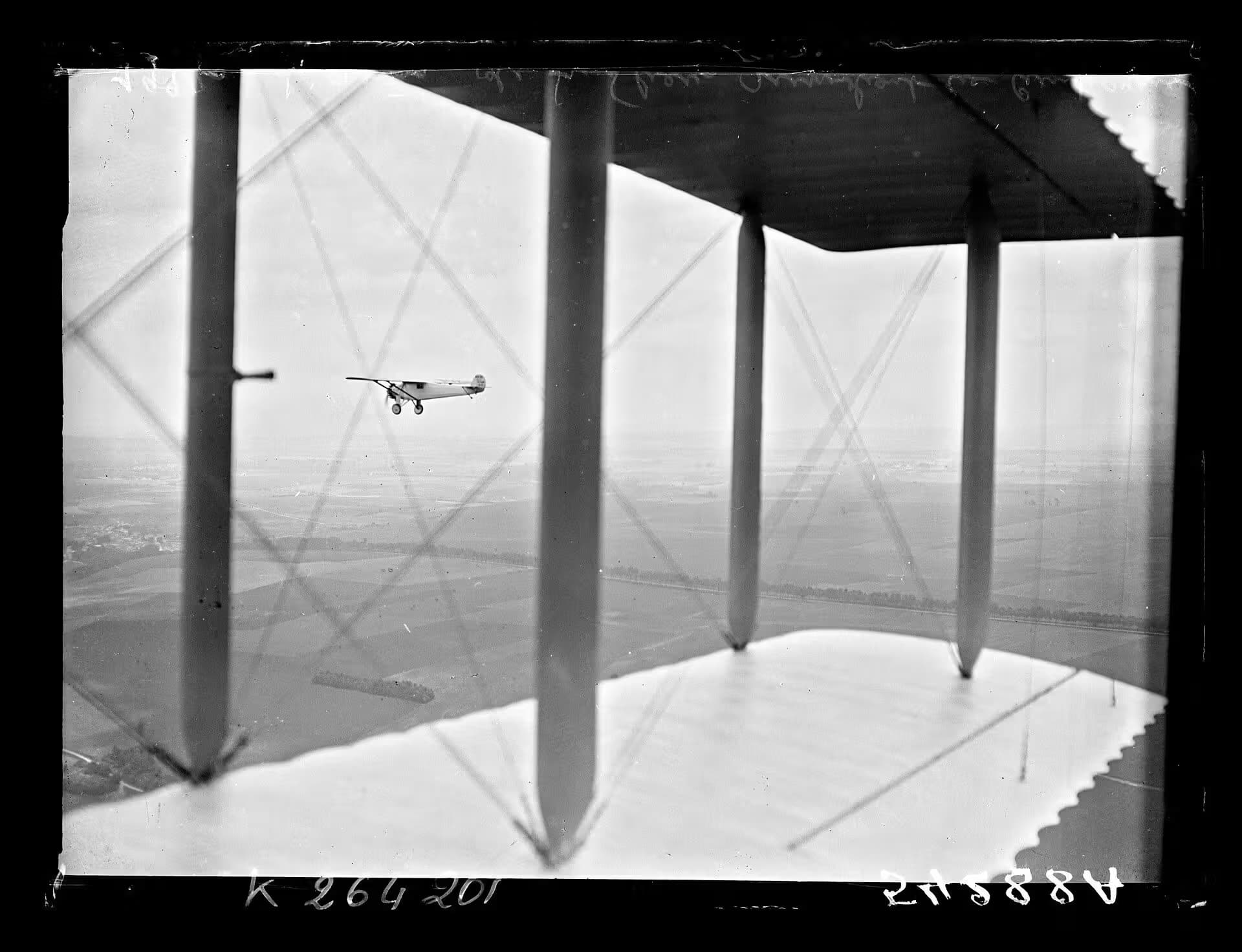 Unidentified — Single-engine aircraft