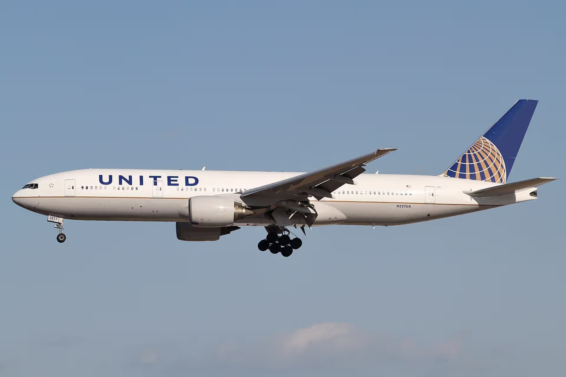 N227UA — Boeing