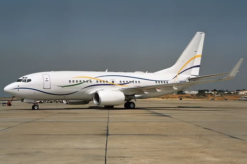 N7600K — Twin-engine aircraft
