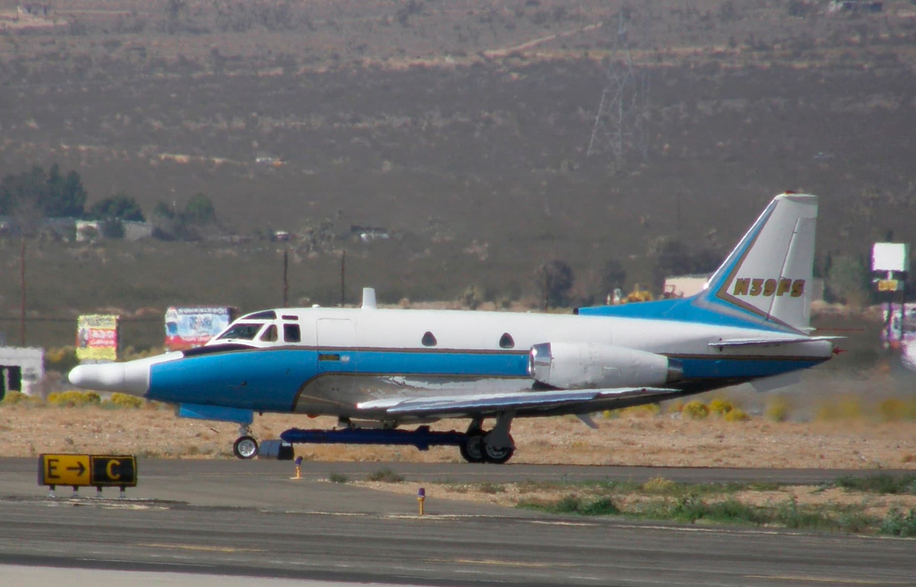 N39FS — Twin-engine aircraft