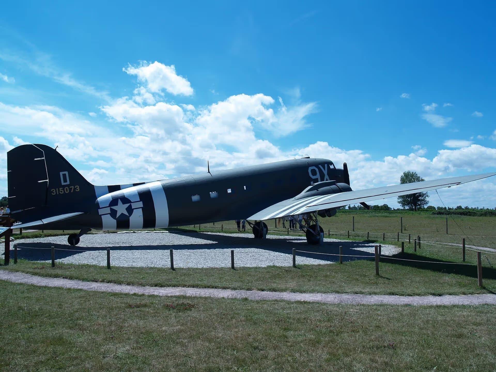 Unidentified — Twin-engine aircraft