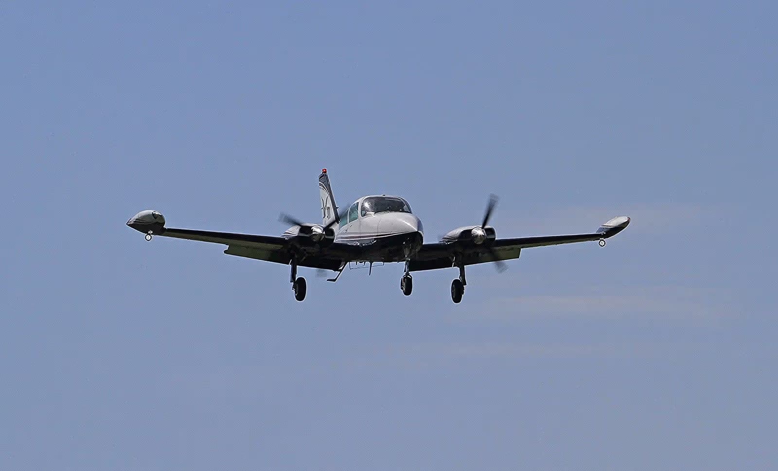 PH-LAW — Twin-engine aircraft