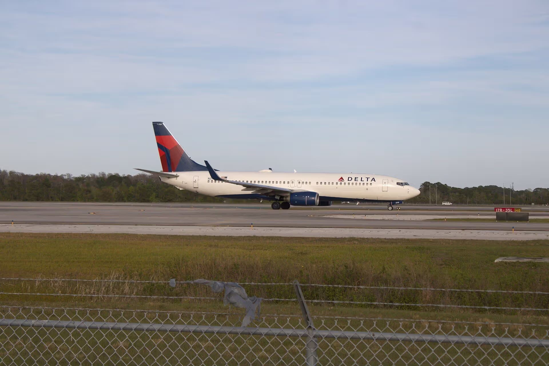N3738B — Twin-engine aircraft