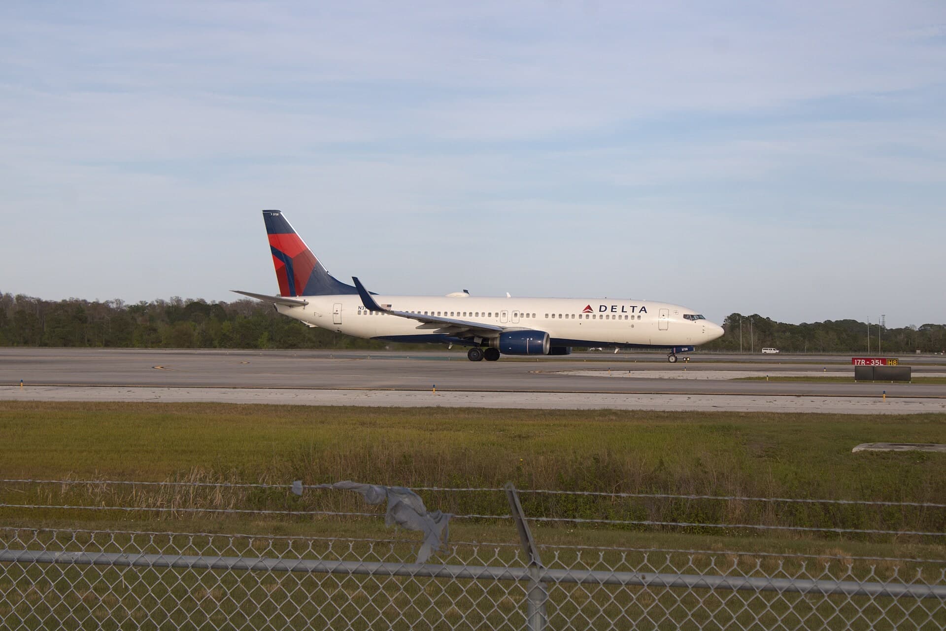 N3738B — Twin-engine aircraft